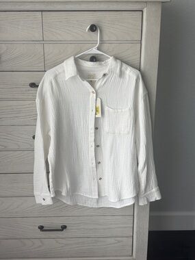 Billabong White Button-Up Shirt with Logo Tag